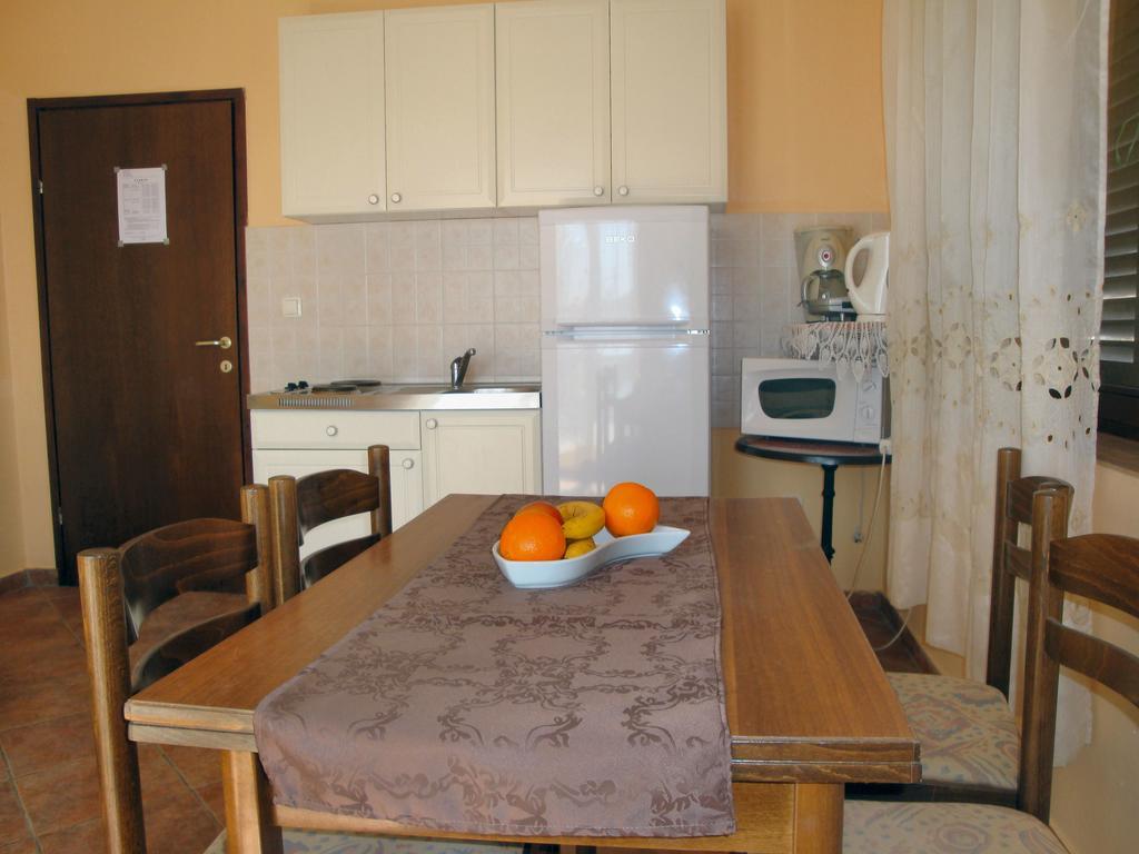 Apartments Vukelic Starigrad Paklenica Dış mekan fotoğraf